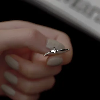 Кольцо серебряного цвета для женщин Роскошное хрустальное кольцо с бабочкой Изысканное Элегантное Маленькое кольцо с бабочкой, украшенное камнями
